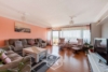 Viel Platz, viel Sonne – 4,5 Zimmer mit Westbalkon - Wohnzimmer